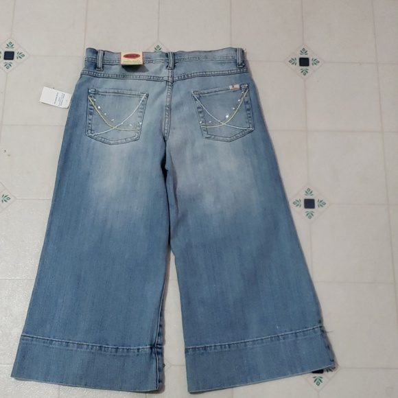 bell bottom capri jeans